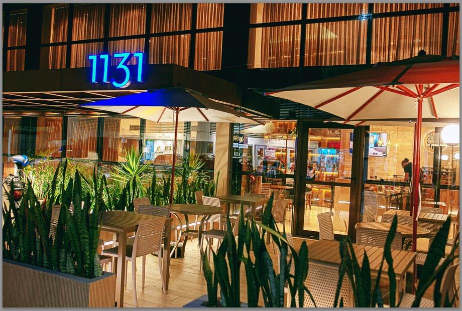 on the rocks bar.jpg