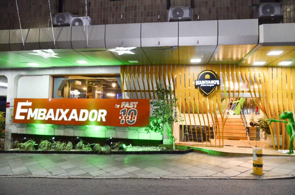 fachada hotel e hamburgueria.jpg