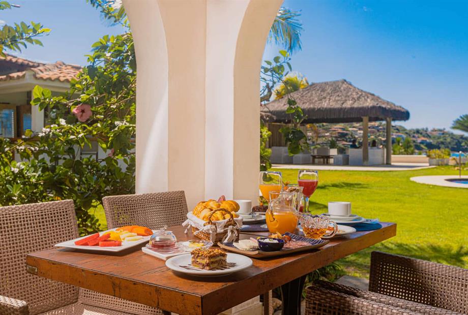 cafe da manha e areas villa raphael-1.jpg