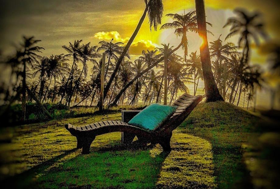 Max Beach Loung...jpeg