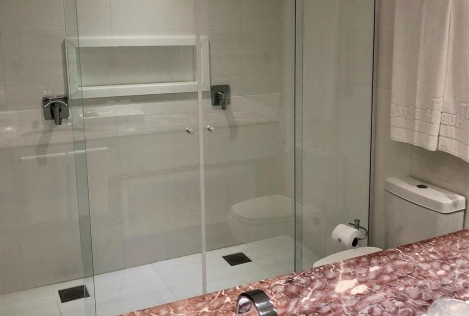 banheiro luxo ducha.jpeg