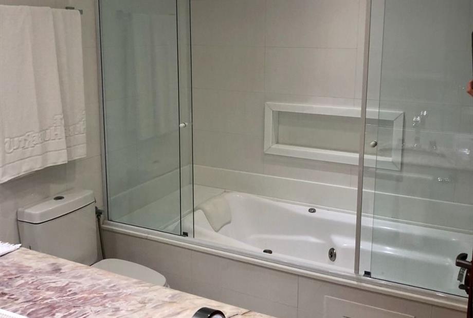 banheiro luxo banheira.jpeg