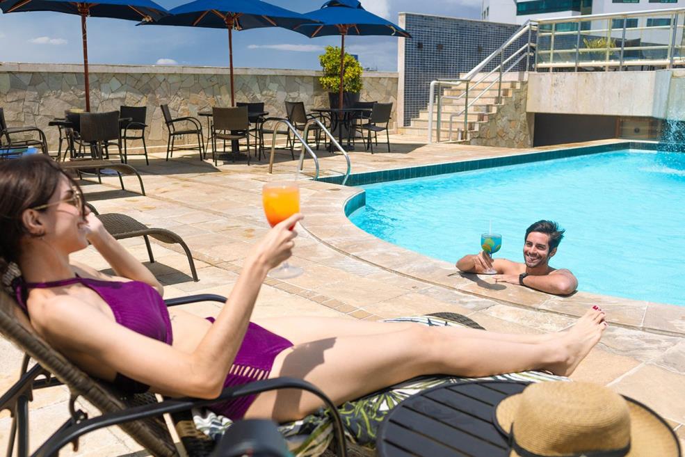 1.8. drinks no bar da piscina.jpg