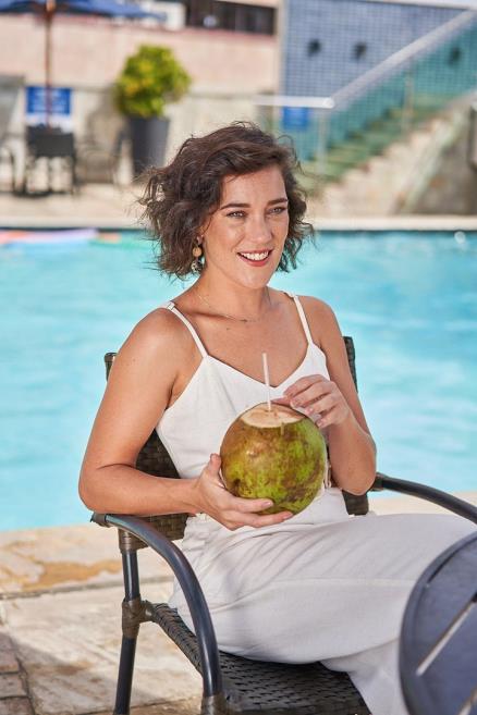 1.9. água de coco na piscina.jpg