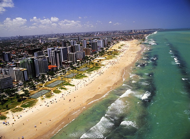 7.5. praia de boa viagem destino recife.jpg