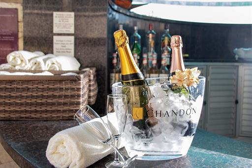 6.39. bar cortina dágua.jpg