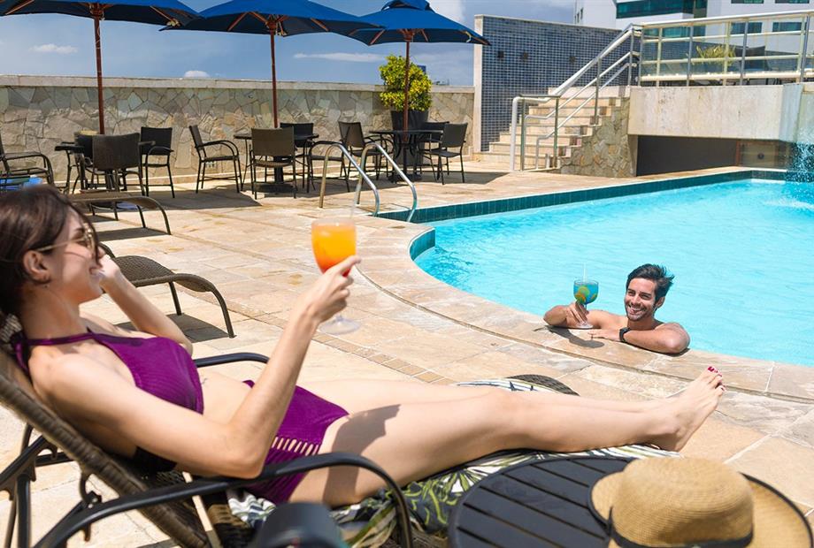 1.8. drinks no bar da piscina.jpg