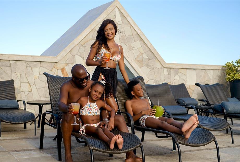 1.13. família na piscina_.jpg