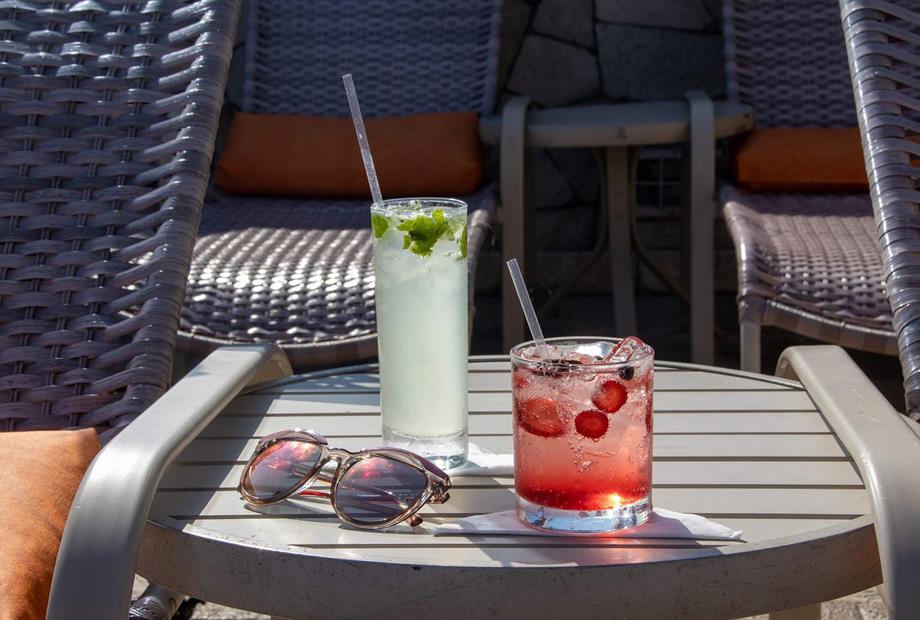 6.40. drinks na área da piscina.jpg