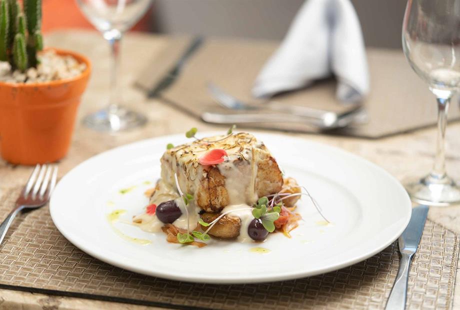 6.33. pratos quentes principais no brasserie.jpg