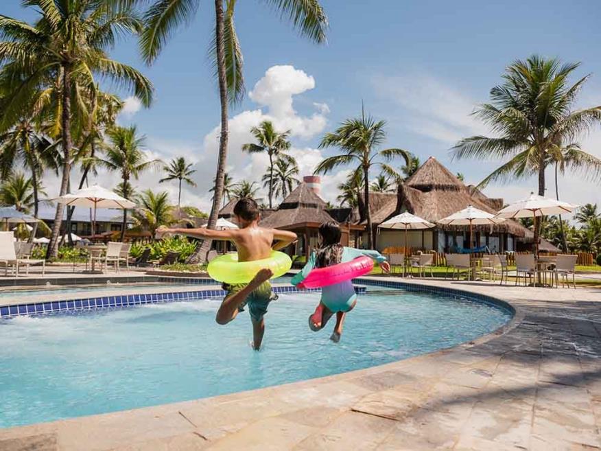 1.20 crianças na piscina.jpg