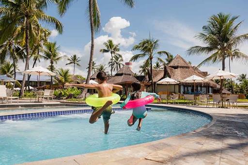 1.20 crianças na piscina.jpg