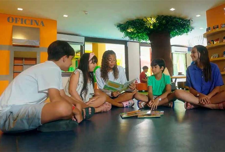 3.19. contação de histórias no clubinho.jpg