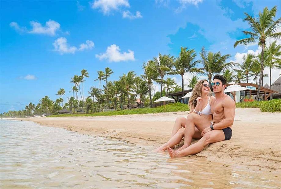 7.5. frente resort.jpg