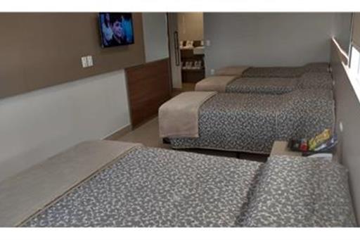 Quíntuplo 1 cama de casal + 3 camas de solteiro