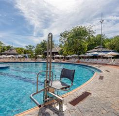 Piscina com acessibilidade.jpg