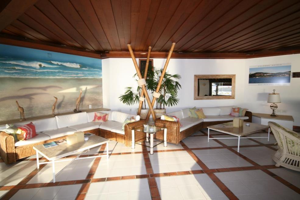 Lounge 8.jpg