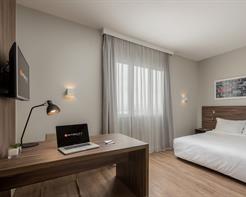 Standard PcD Triplo - 1 Cama Queen e 1 Cama Solteiro