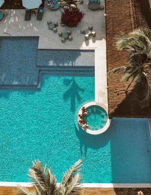 piscina_drone.jpg