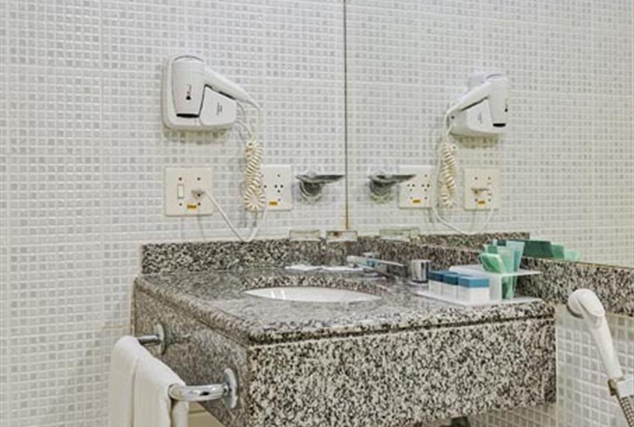 LUXO TWIN BANHEIRO (1).jpg