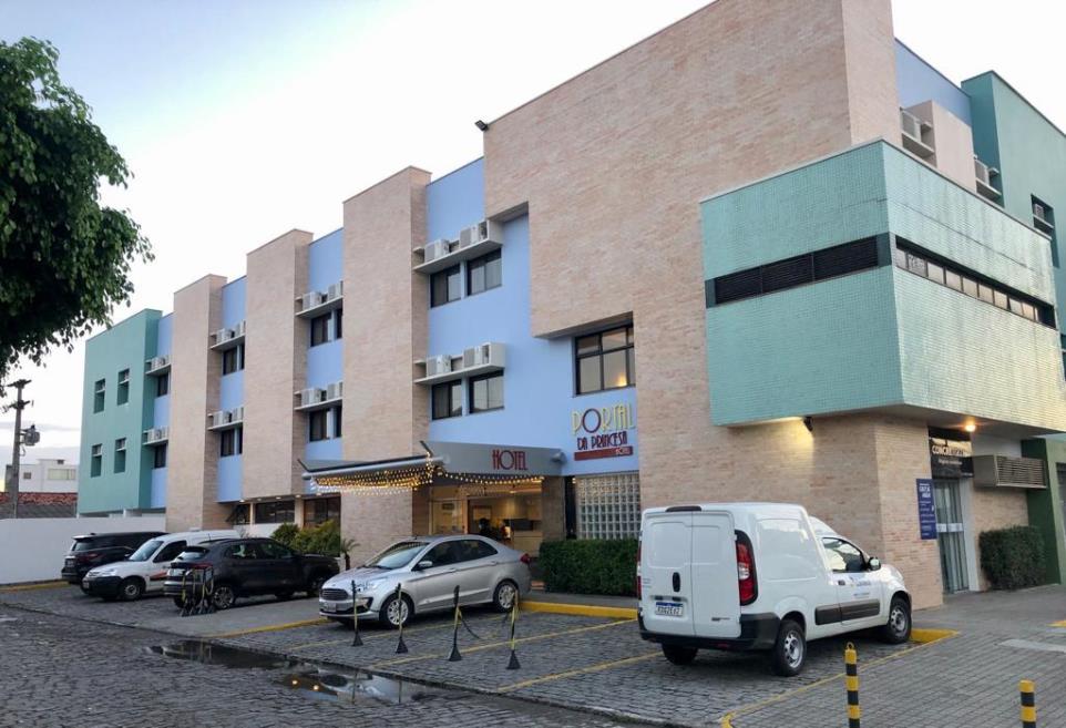 fachada dia.jpg