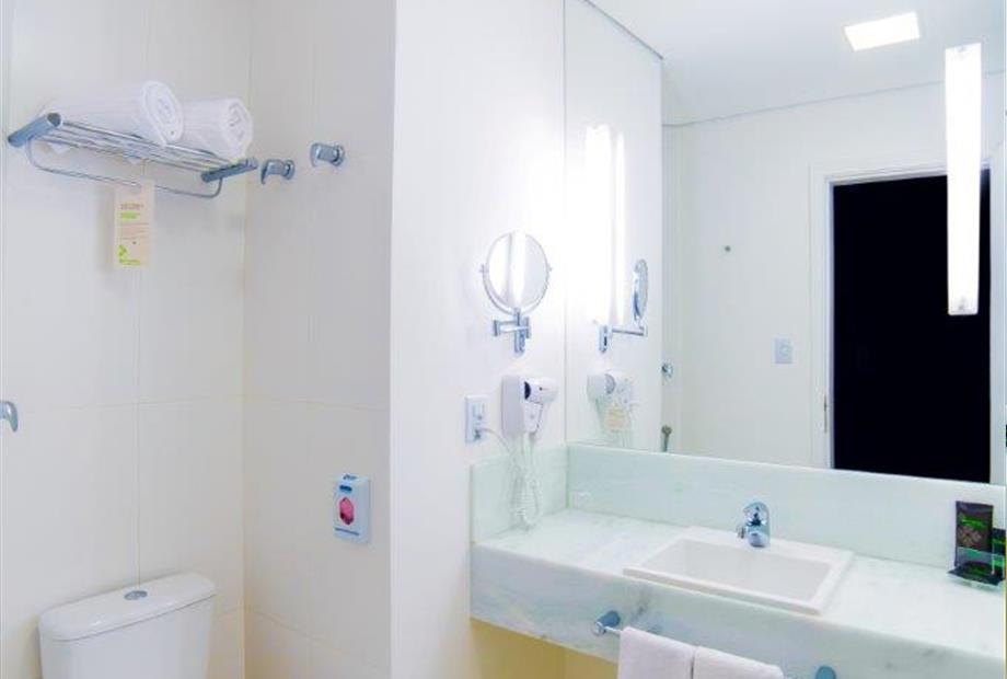 Banheiro - Apto Luxo (2).jpg