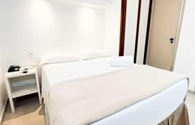 Standard Express Couple of Royal Center Hotel Lourdes | | MG