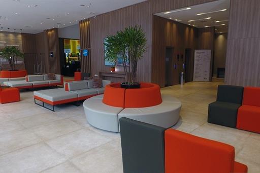 lobby d884ae6c-fcc9-490a-bd9b-dab962e1ea13.jpg