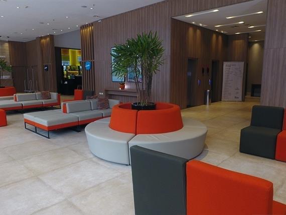 lobby d884ae6c-fcc9-490a-bd9b-dab962e1ea13.jpg