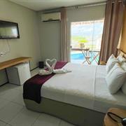 LUXO SGL (FRENTE PISCINA)