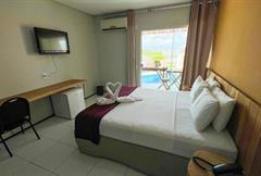 LUXO SGL (FRENTE PISCINA)