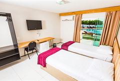 LUXO DBL (FRENTE PISCINA)