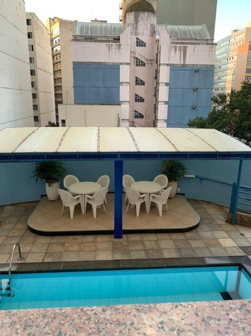 piscina frente toldo.jpg