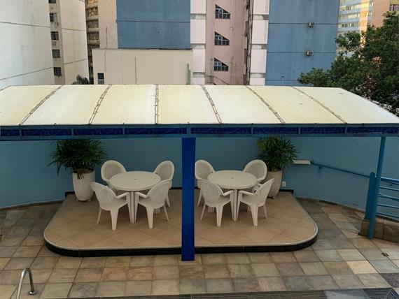 piscina frente toldo.jpg