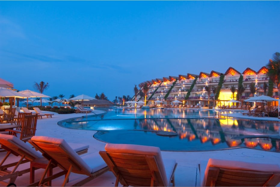 Piscina Ambassador 002.jpg