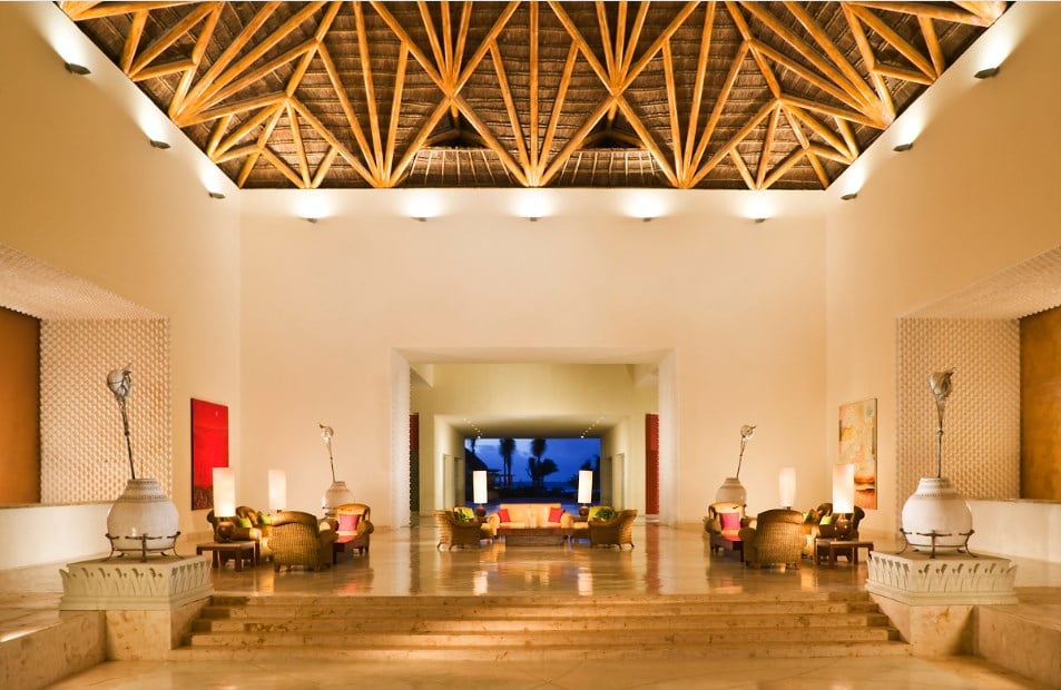 Lobby Amb 001.jpg