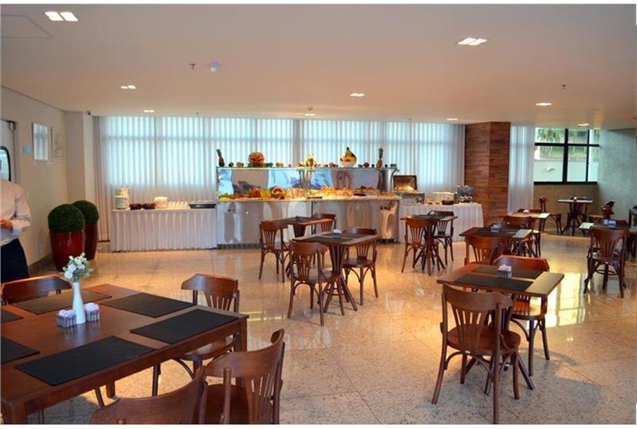 81839479 restaurante.jpg