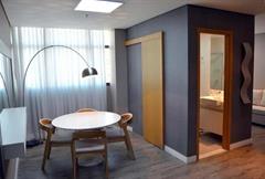 Luxo com 2 Camas de Solteiro