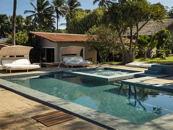 piscina a.jpg