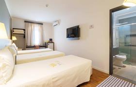 Quarto Triplo - 3 camas de solteiro do Uniclass Hotel Pinheiros