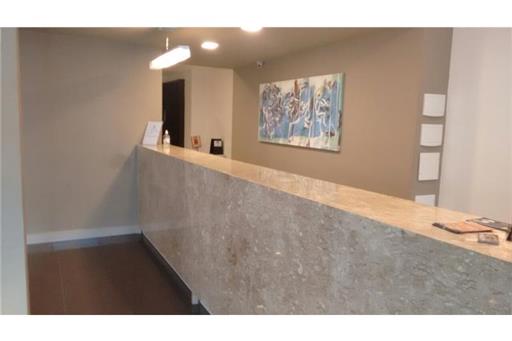 balcão da recepção do hotel