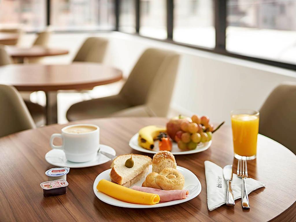 Illustrative image of Ibis Curitiba Shopping