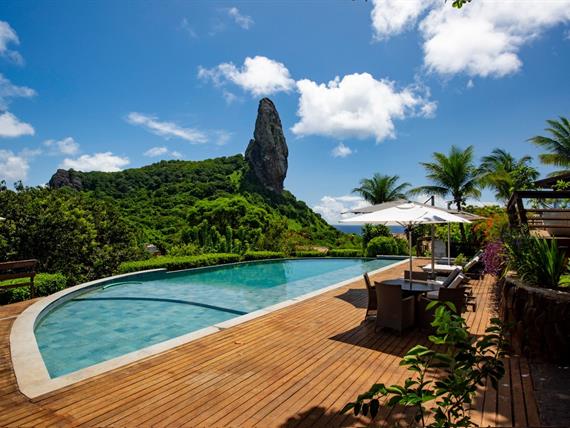 piscina borda infinita.jpg