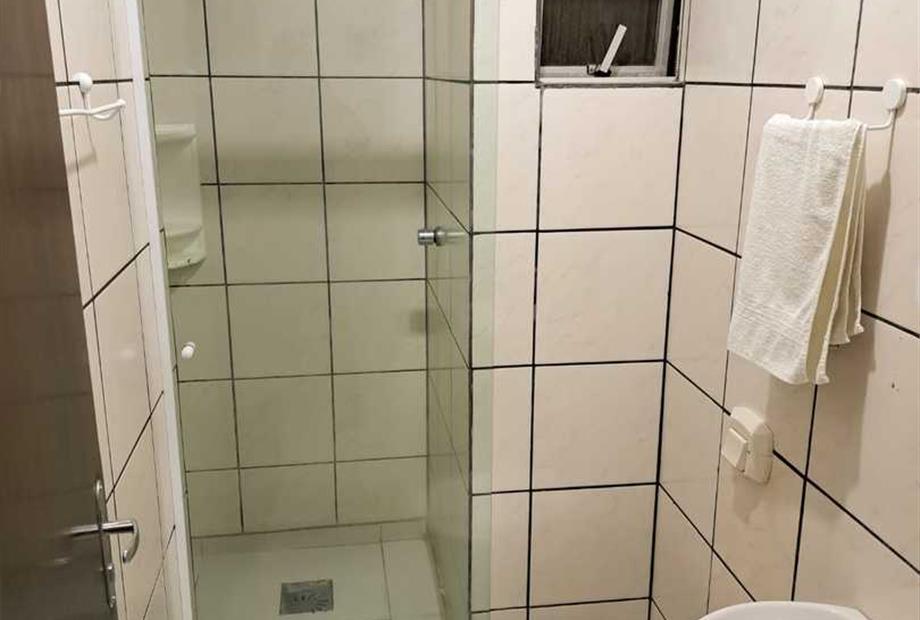 banheiro lateral.jpg