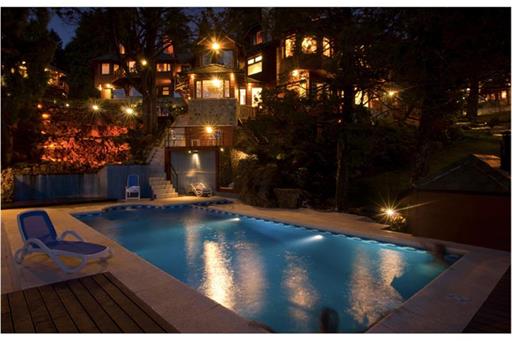 Piscina climatizada de noche