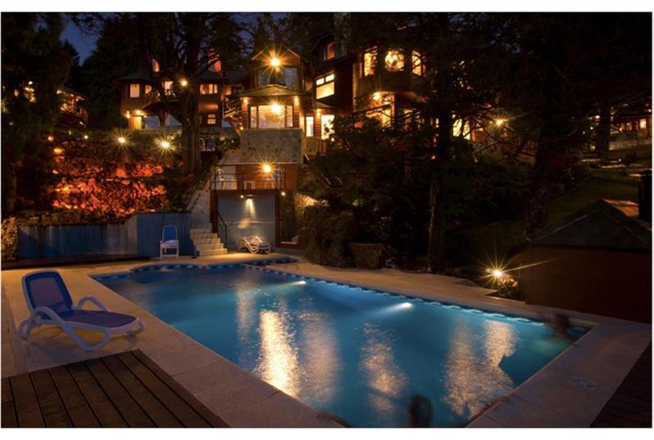 Piscina climatizada de noche