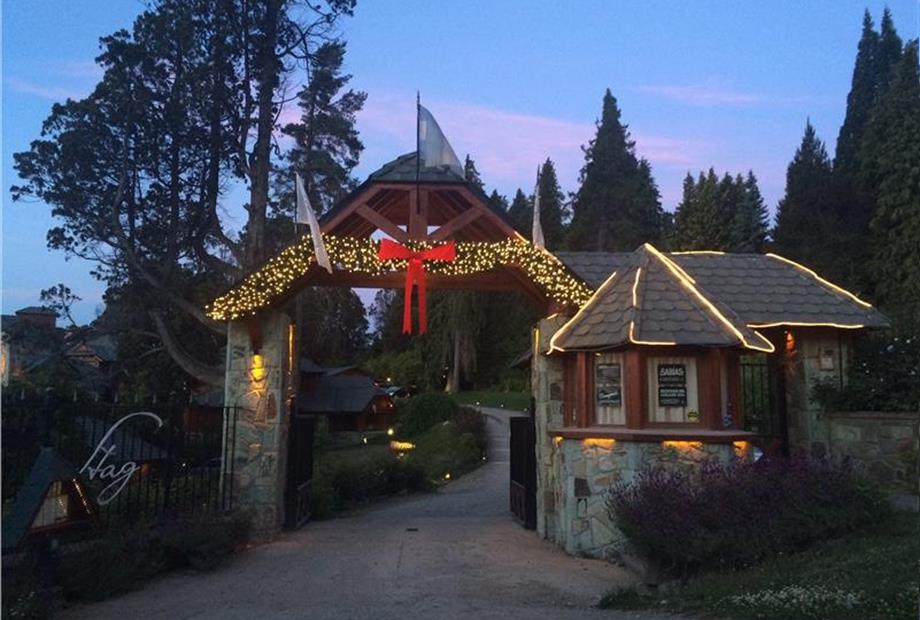 Portal de entrada de charming en Navidad