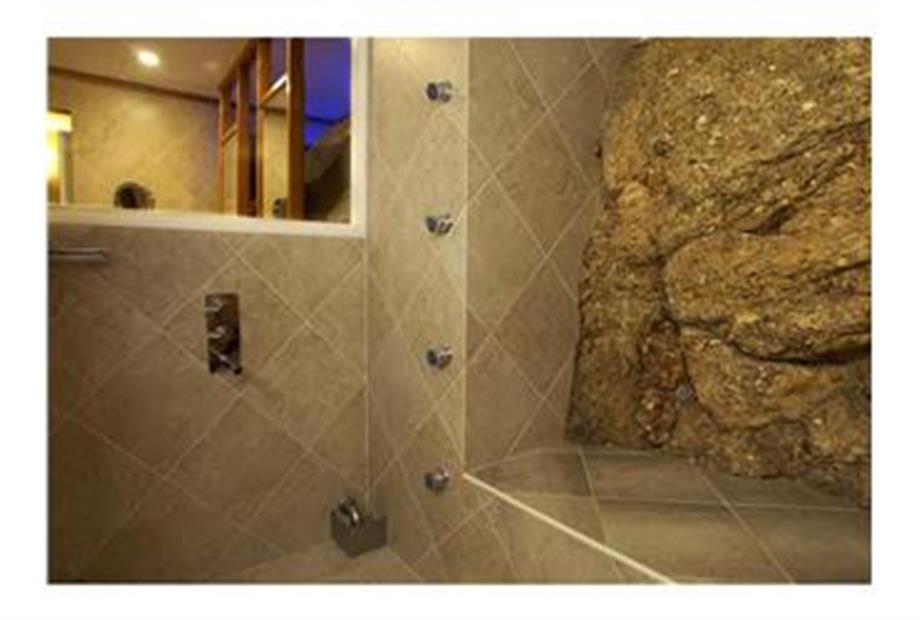 Ducha escocesa, escenciero y piedra natural 