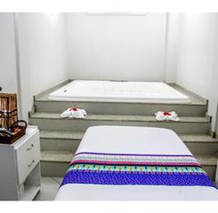 Sala de Massagem e Banheira de Cromoterapia