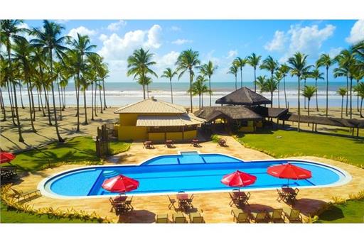 Vista piscinas e restaurante